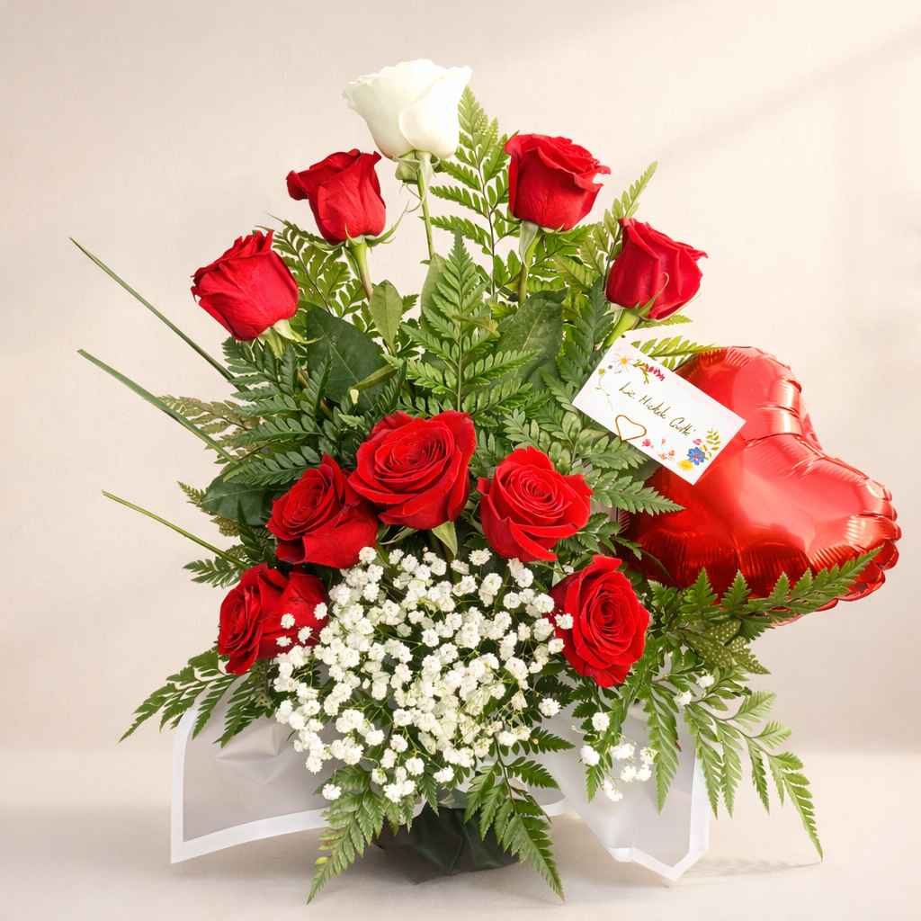 Bello Dúo: An arrangement of 10 roses in a beautiful design, perfect for any occasion.